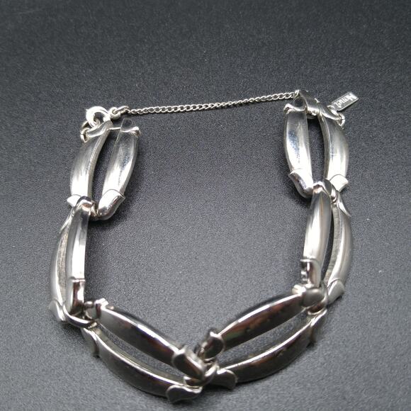 Vintage Monet Link Bracelet, Rhodium Plated, Safety Chain, 1970s - Picture 5 of 10